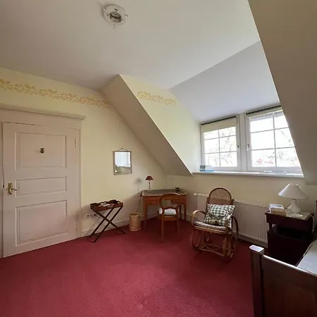Guest house Schloss Roessing - Messezimmer In Historischem Ambiente